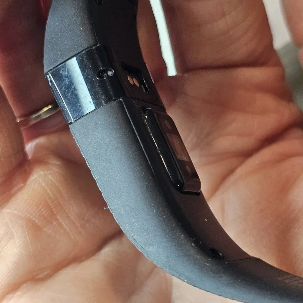 Fitbit Charge HR‎ Wireless Activity Wristband - Size Large - Black UNTESTED
